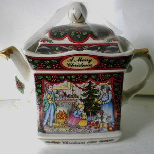 Vtg Sadler teapot  A merry Xmas